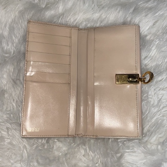 Gucci Vintage G Clasp Wallet in Neutral, Used Condition - Picture 3 of 10